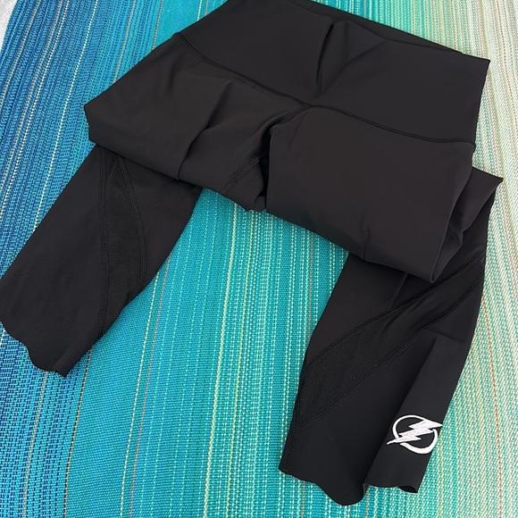 Lululemon Tampa Bay Lightning Leggings - Picture 4 of 5